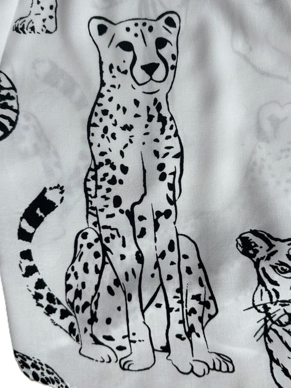 Women's XL Short-Sleeve Blouse Black and White Tigers & Cheetahs Jane Delancey - Picture 8 of 12